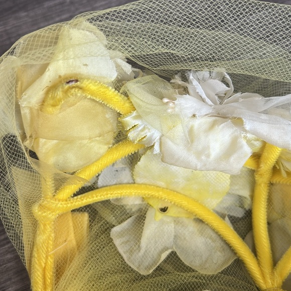 Vintage Couture‎ 1950’s Fascinator Hat Yellow/White Flowers Veiled with/Felt Bow - Picture 14 of 15